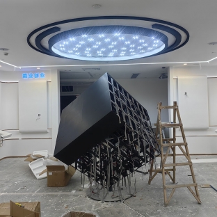 華澤光電HZNV案例:某高技學院綜合樓展廳LED魔方屏異形屏